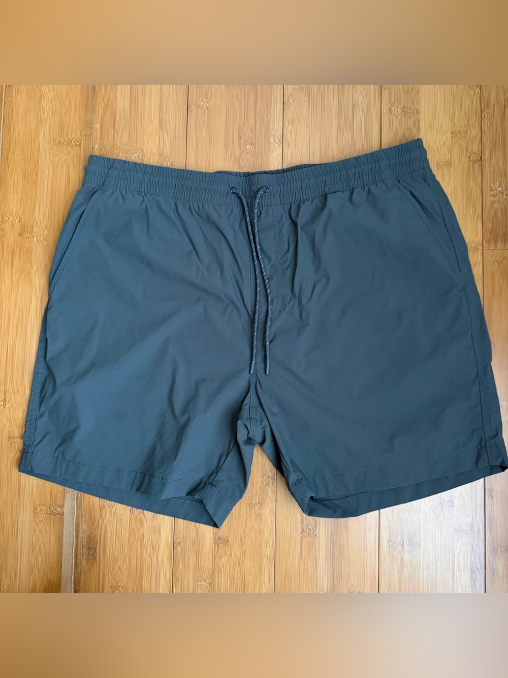 Crew Tech Dock Shorts Mens Size XL Elastic Waistband Casual Gray Greenish